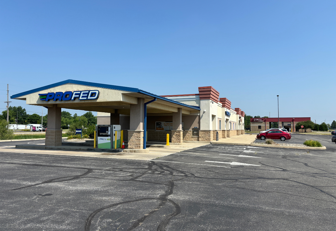 An image of the Auburn Branch Drive-Thru.