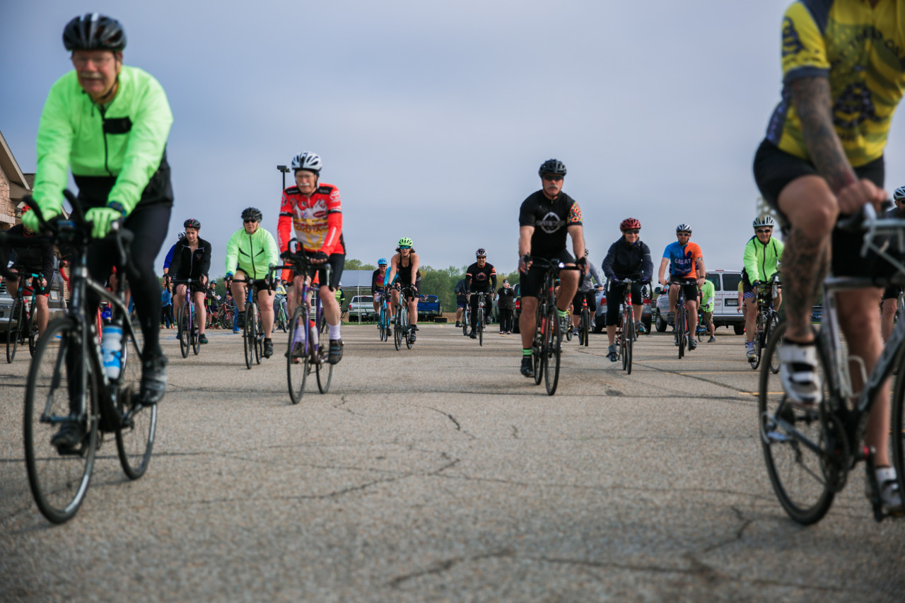 Lots of people on their bikes riding in a race.